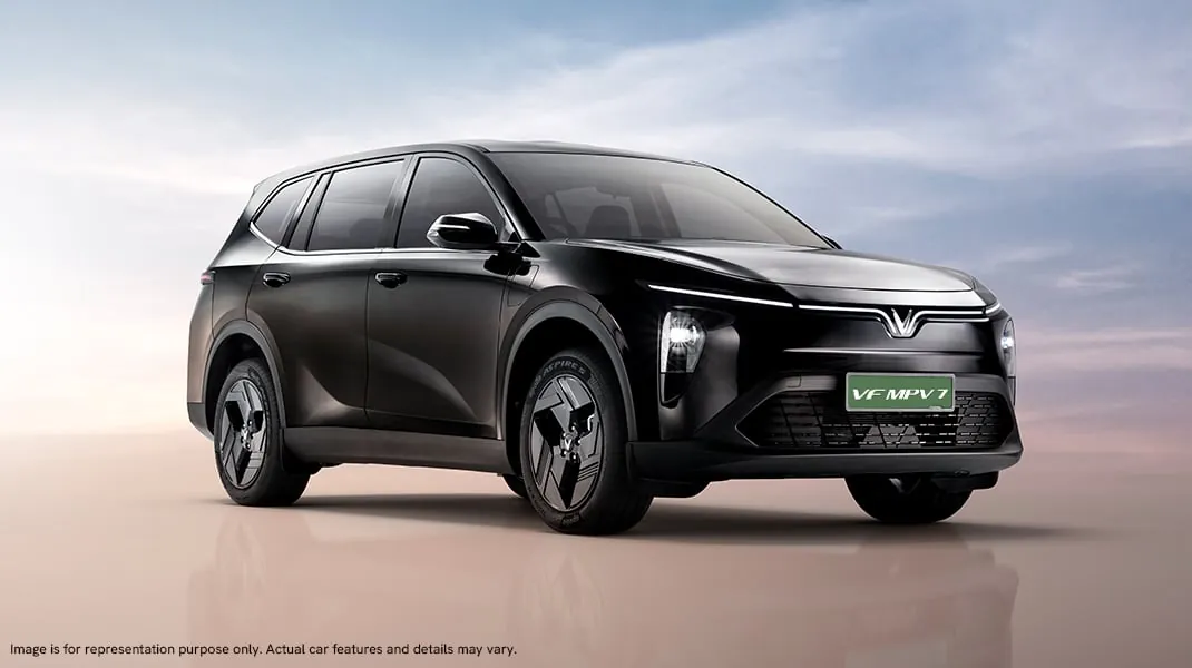 VinFast VF MPV 7 in black, front three-quarter view