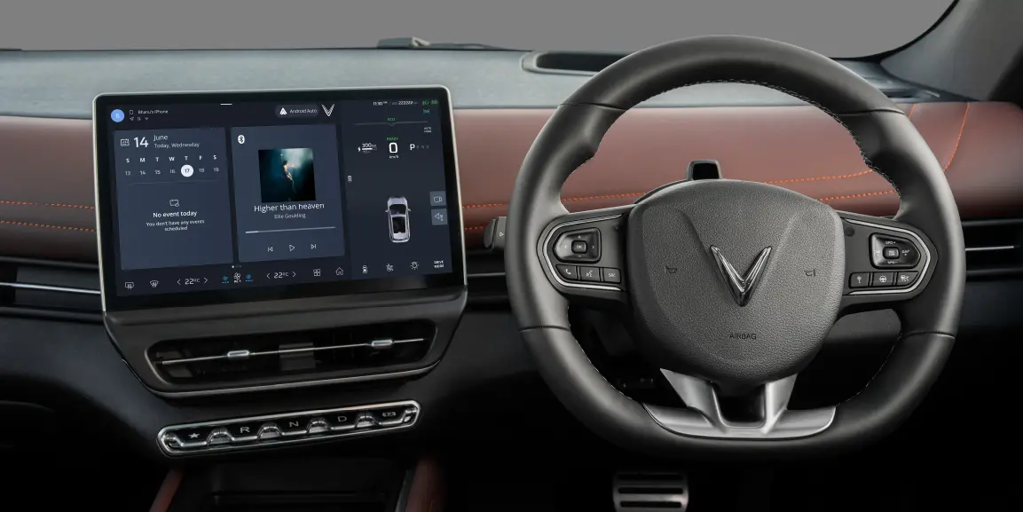 Steering wheel and touchscreen of the VinFast VF 7